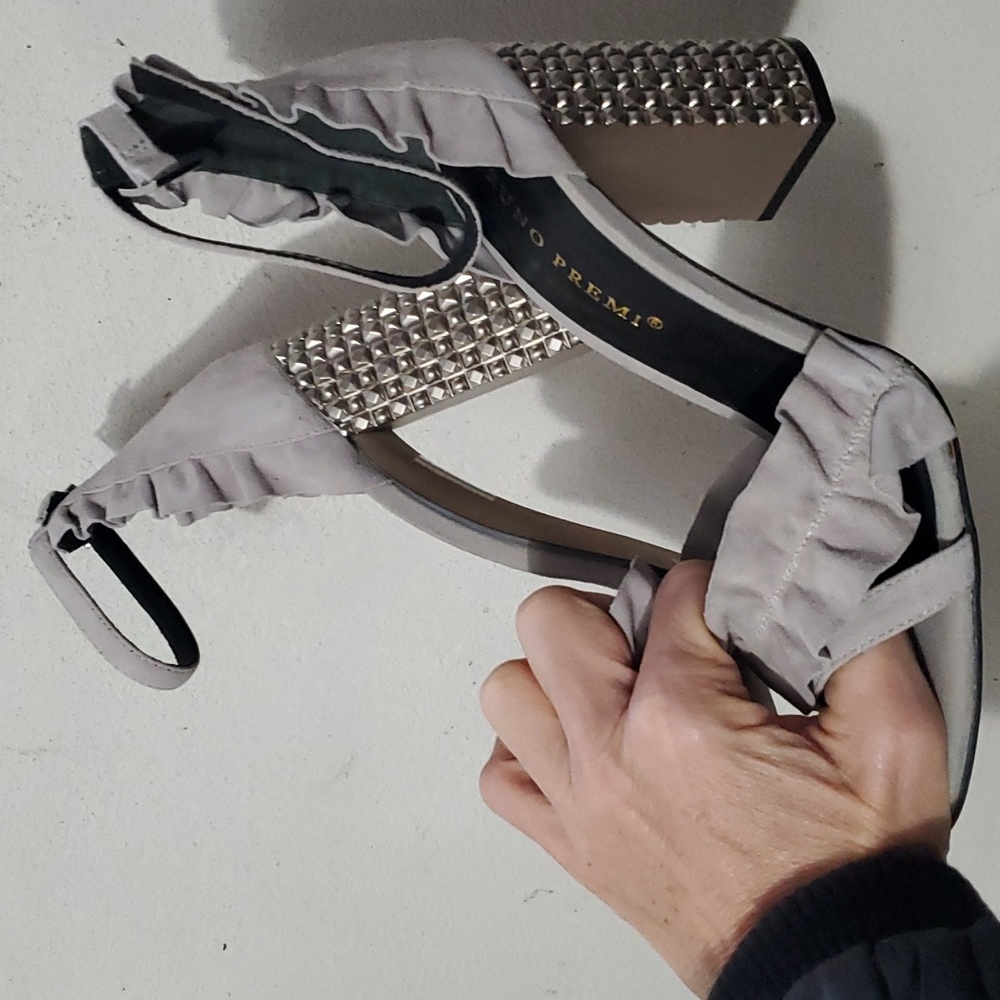 Sz 39 NIB Bruno Premi suede heels